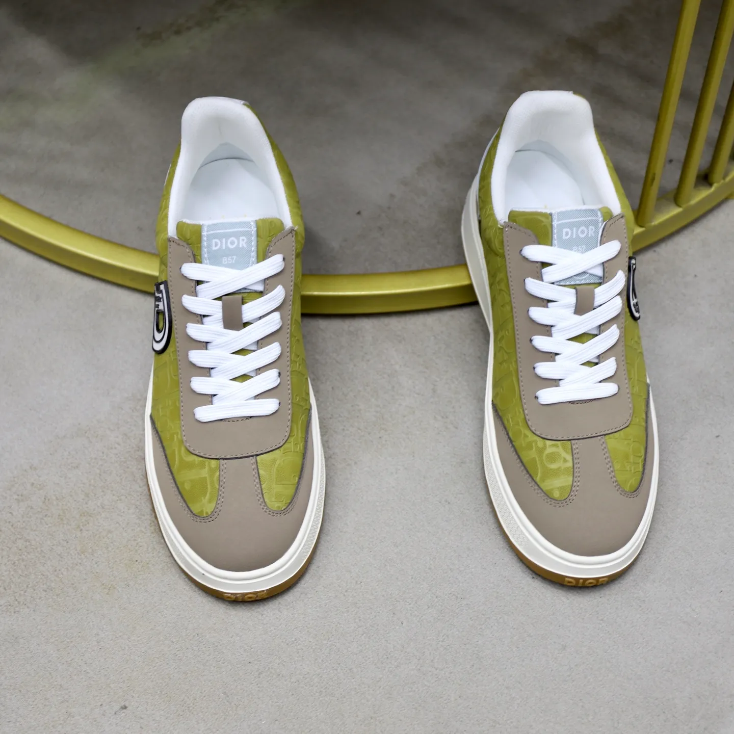 Ex-factory price: 400💰🙅‍♂️🙅‍♂️🙅‍♂️ Brand: Dior DIOR Standard code: 38-44 (45 customized) Grade: Same as the official website Material: Original cowhide material spliced with brand cloth Comfortable and breathable lining Lightweight and wear-resistant sports outsole Style category: Men's fashion casual shoes Running sports shoes Distinguished luxury brand elements Top luxury color: actual picture color